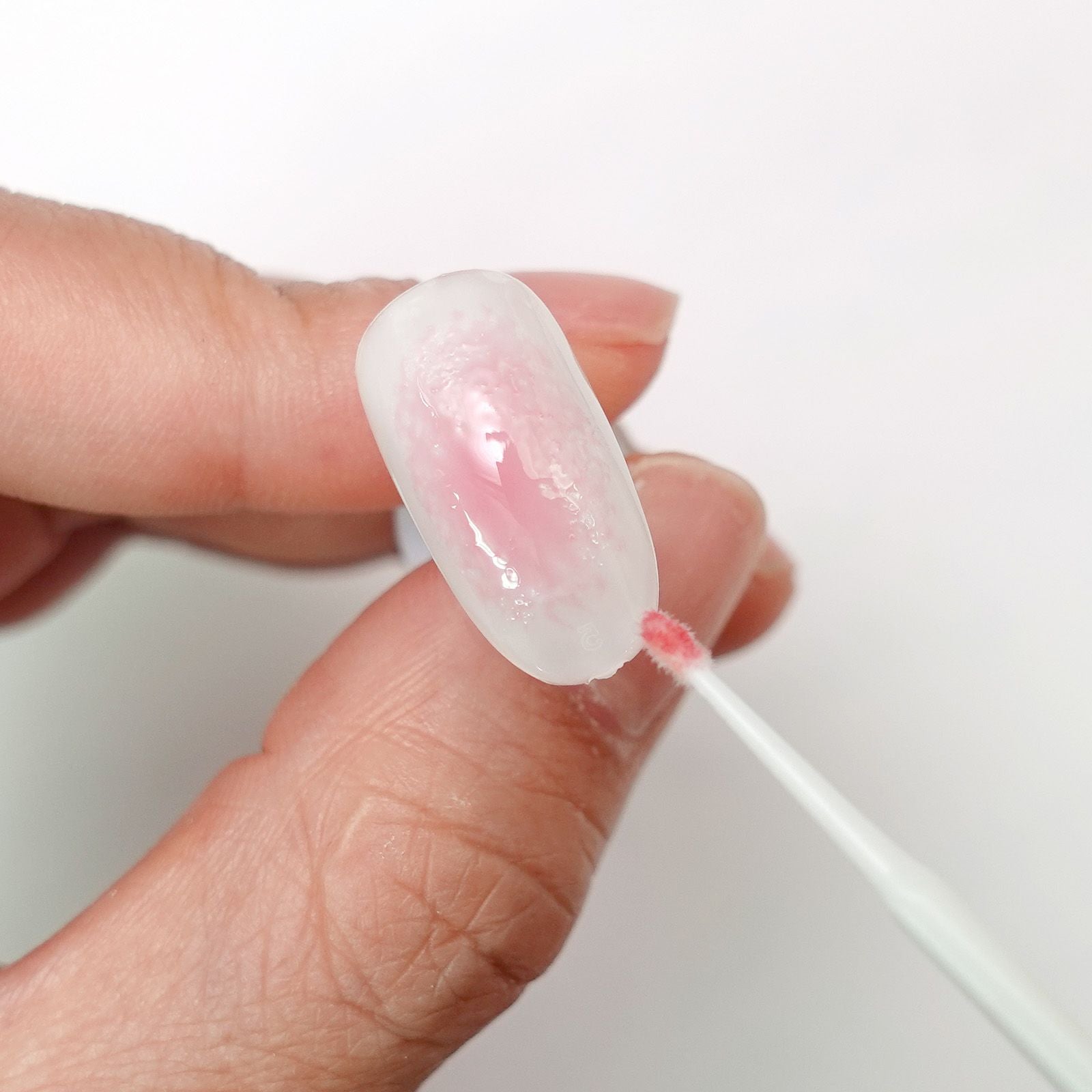 ジェルネイル、はみ出し拭き取り綿棒の使い方