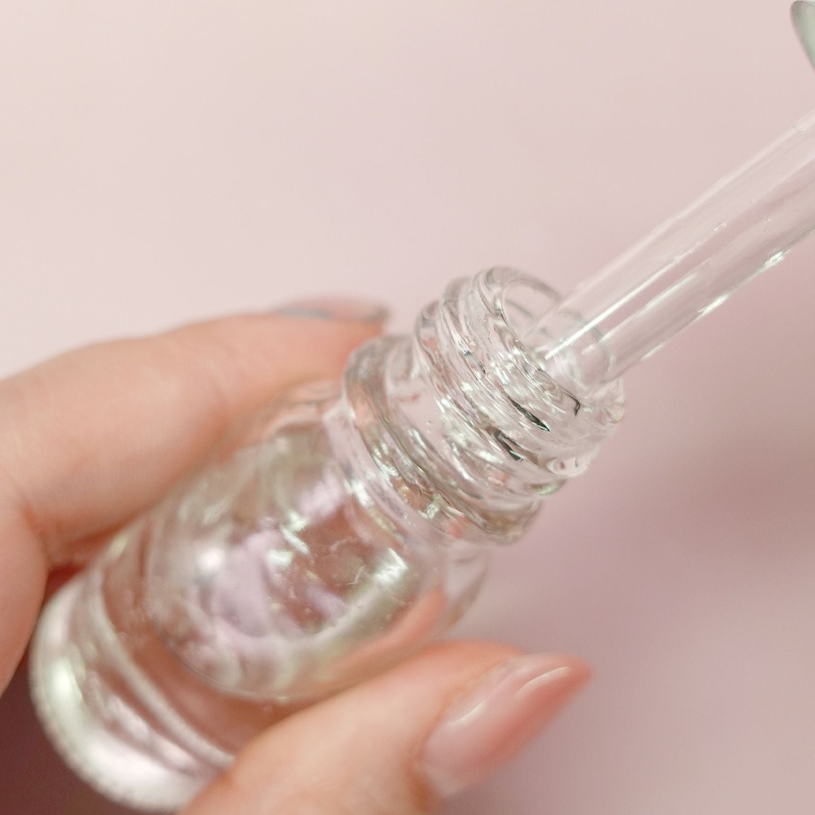 ネイルオイルの塗り方