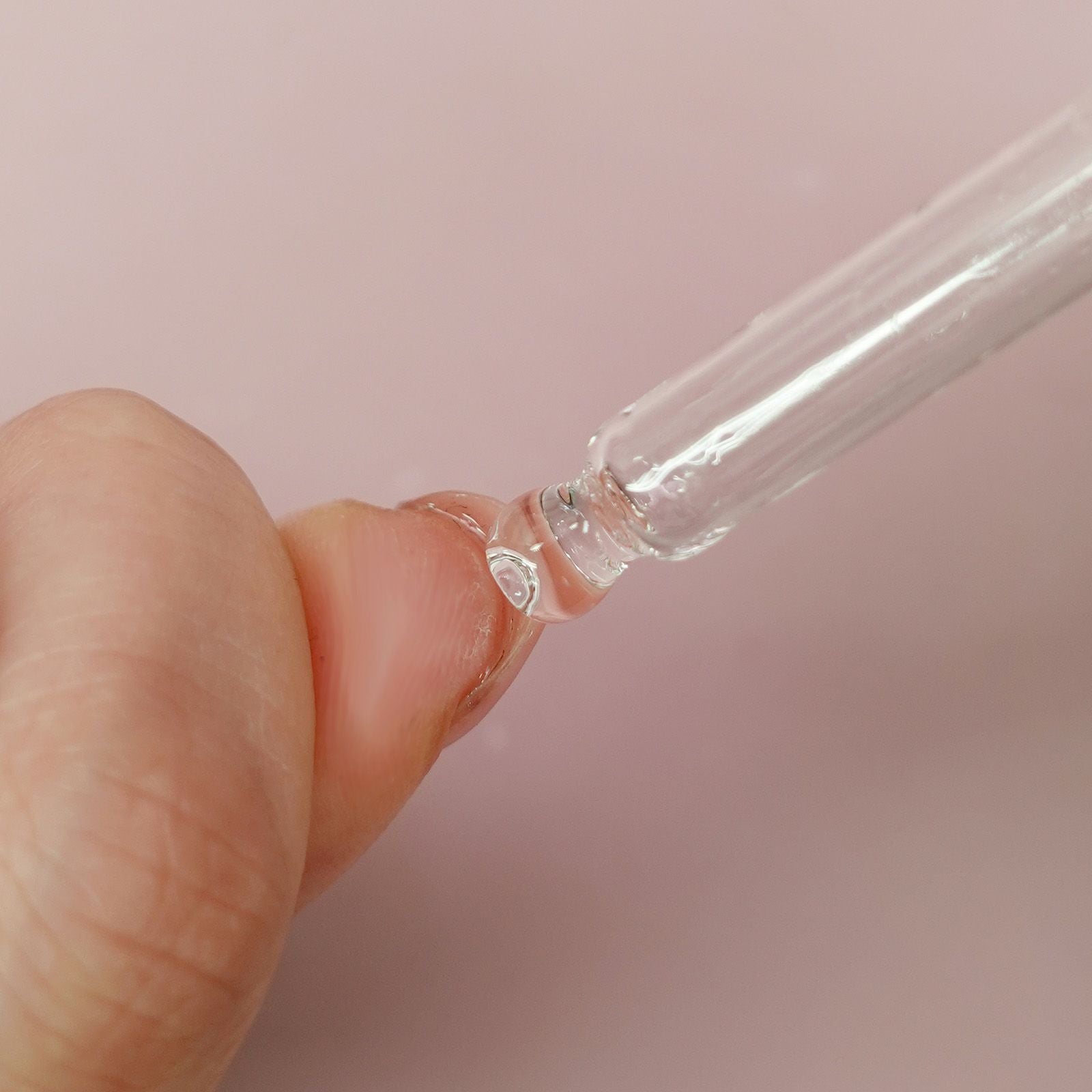 ネイルオイルの塗り方