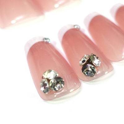 ビジュー付フレンチネイルデザイン[デザイン済ネイルチップ]ビジュー付フレンチネイルデザイン[デザイン済ネイルチップ]