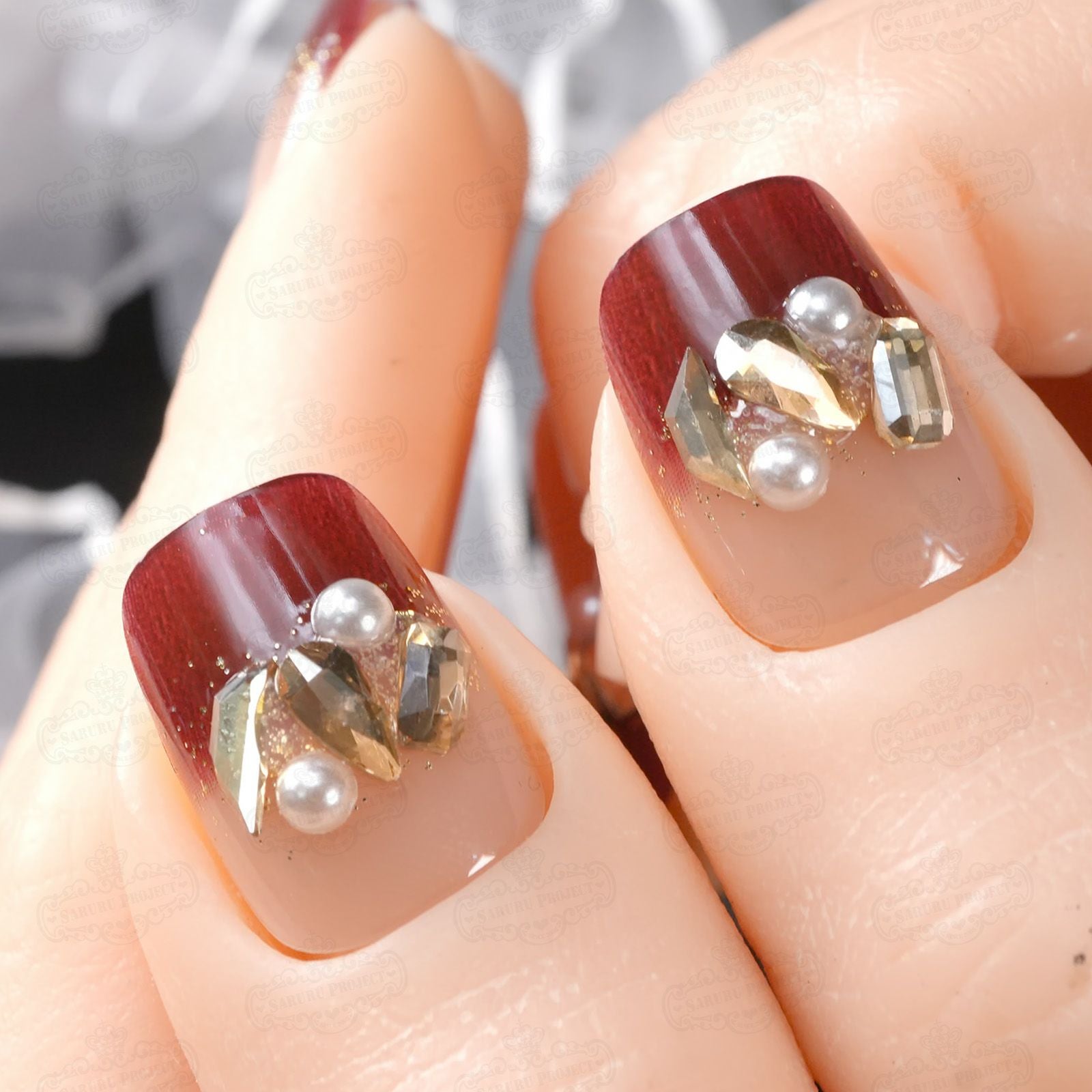 ショートボルドービジューフレンチ[デザイン済ネイルチップ