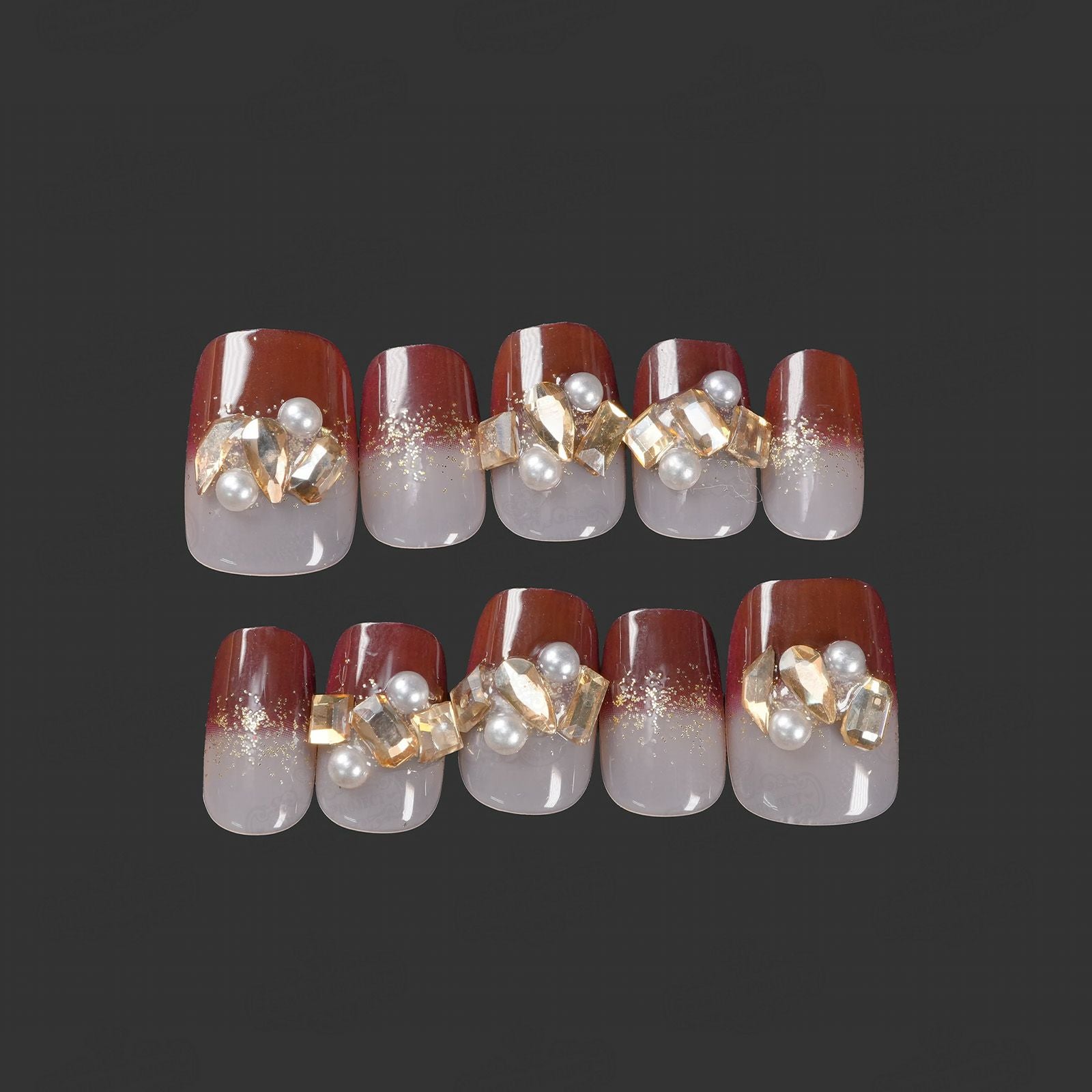 ショートボルドービジューフレンチ[デザイン済ネイルチップ
