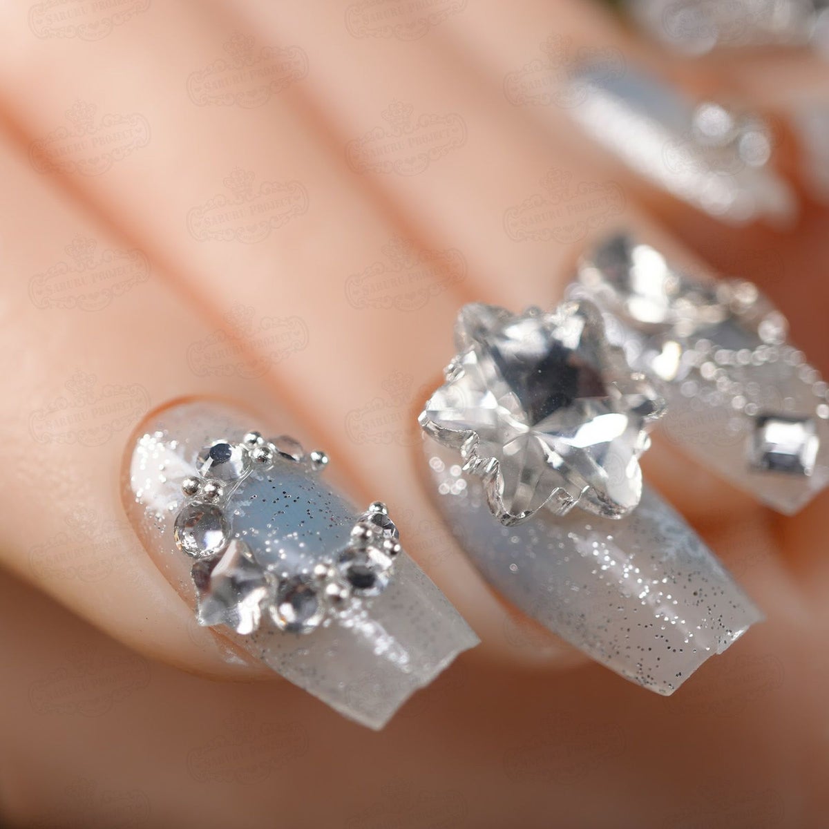 スノービジューネイル[デザイン済ネイルチップ]