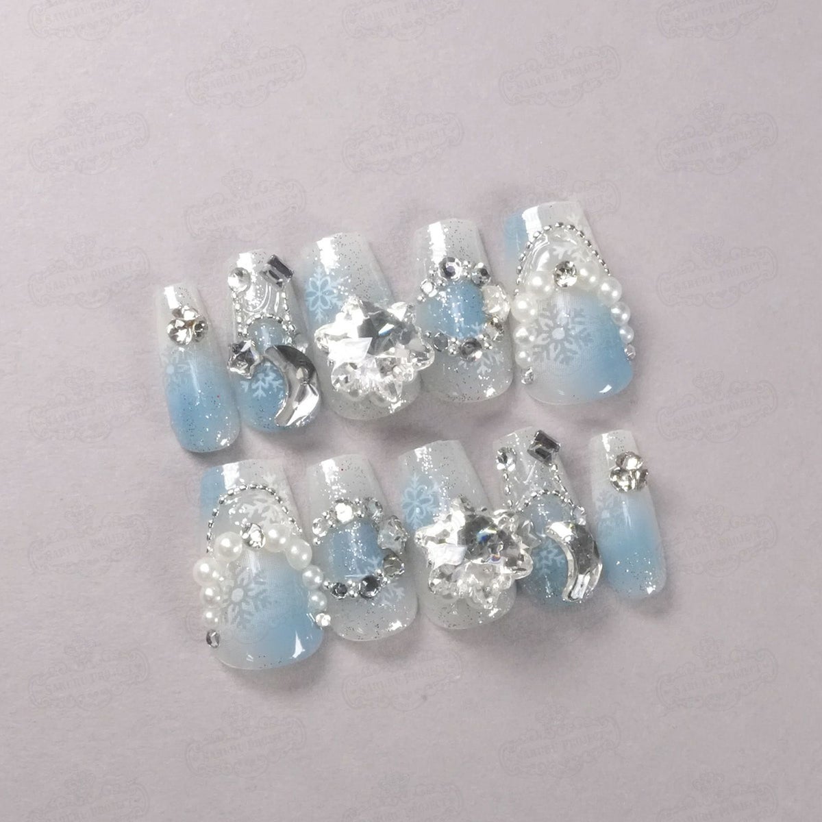 スノービジューネイル[デザイン済ネイルチップ]