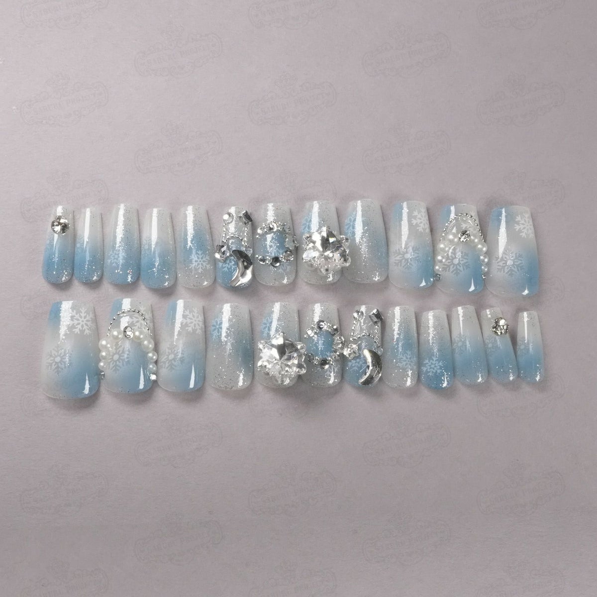 スノービジューネイル[デザイン済ネイルチップ]