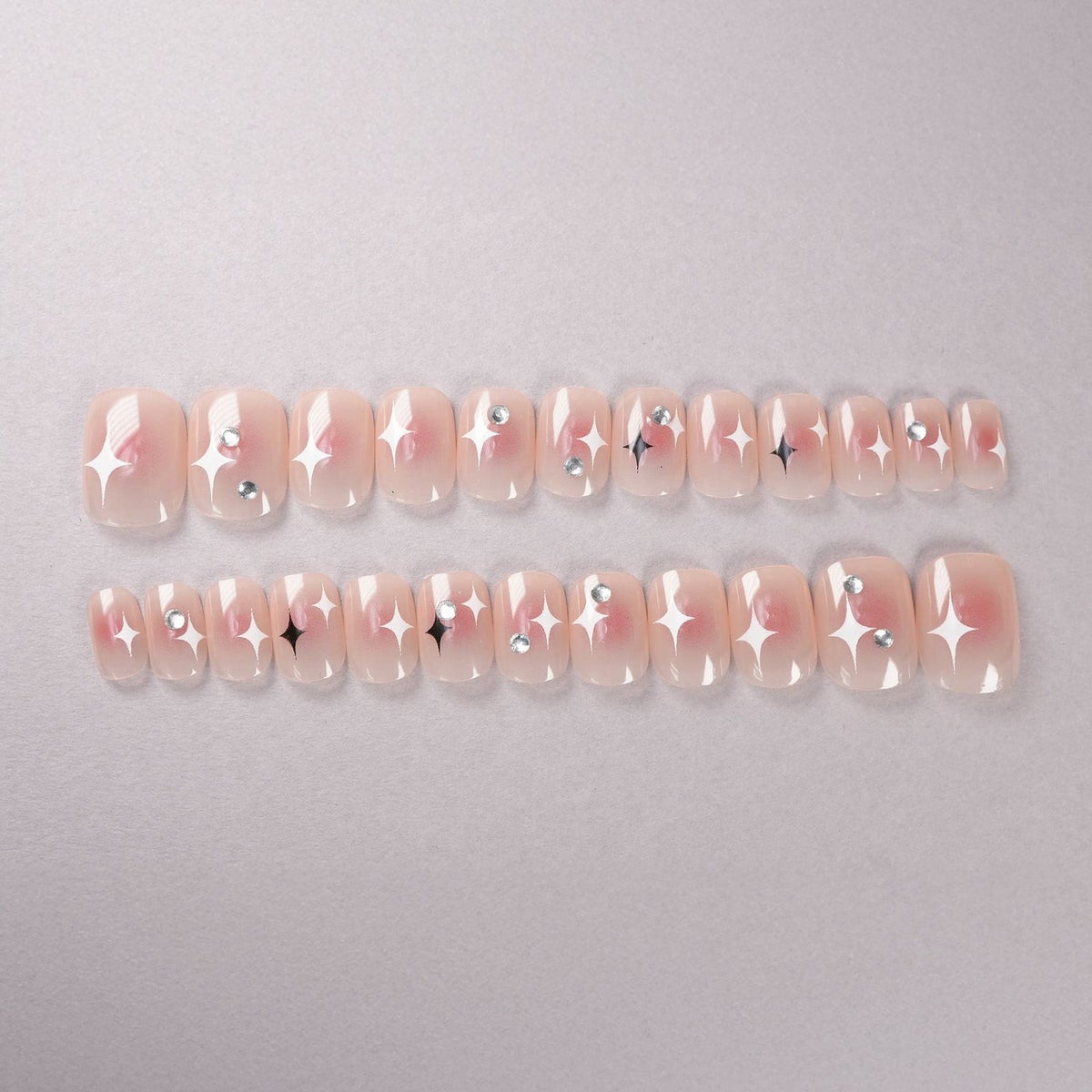 モノクロキラキラ星ネイル[デザイン済ネイルチップ]